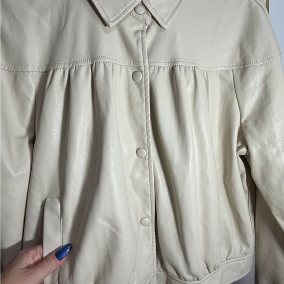 🚨 NWOT Bagatelle Collection Cream Leatherette Bomber Jacket - Picture 6 of 9
